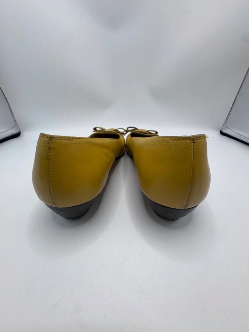 Salvatore Ferragamo Women’s Shoe Size 9.5 B Vtg Yellow Leather Flats Bow Accent - Picture 8 of 12